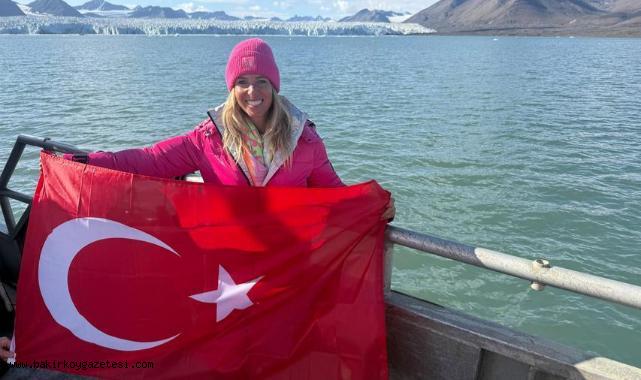 Deniz Kayadelen, buzullarda yüzen ilk Türk sporcu olarak tarihe geçti