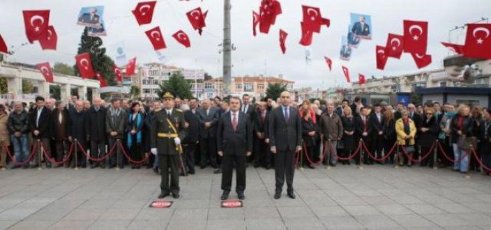 29 EKİM TÖRENİ SÖNÜK GEÇTİ