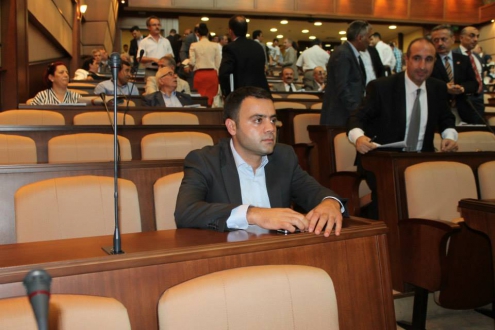 CHP’Lİ NADİR ATAMANDAN SERT ÇIKIŞ “BAKIRKÖY ÖZGÜRLÜK MEYDANINI YAPMAYACAKSANIZ BIRAKIN BİZ YAPALIM”