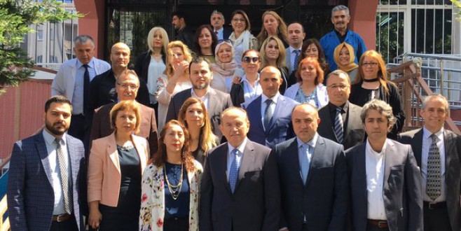 KADİR TOPBAŞ İLKOKULDA